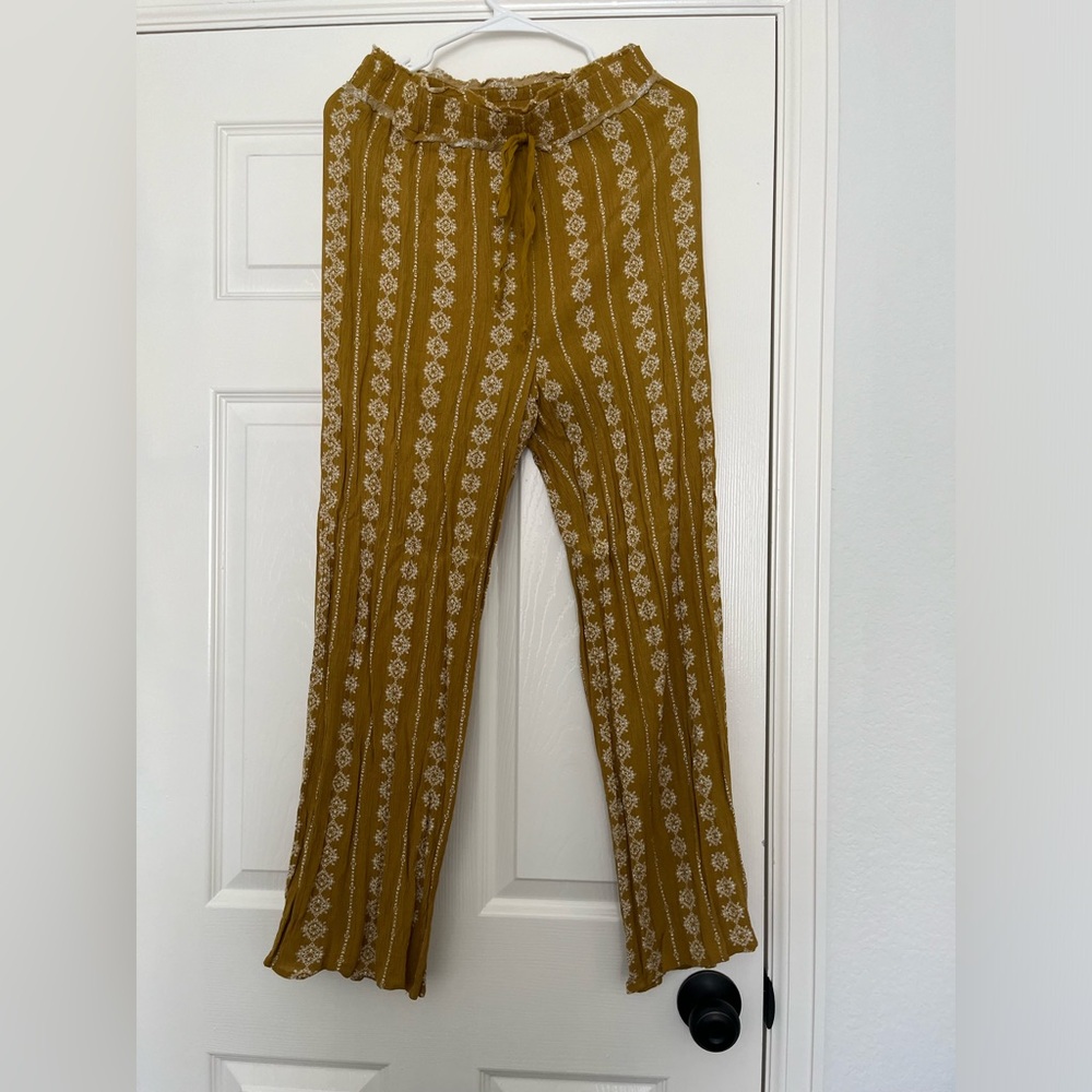 Hem & Thread mustard printed pants. size medium.